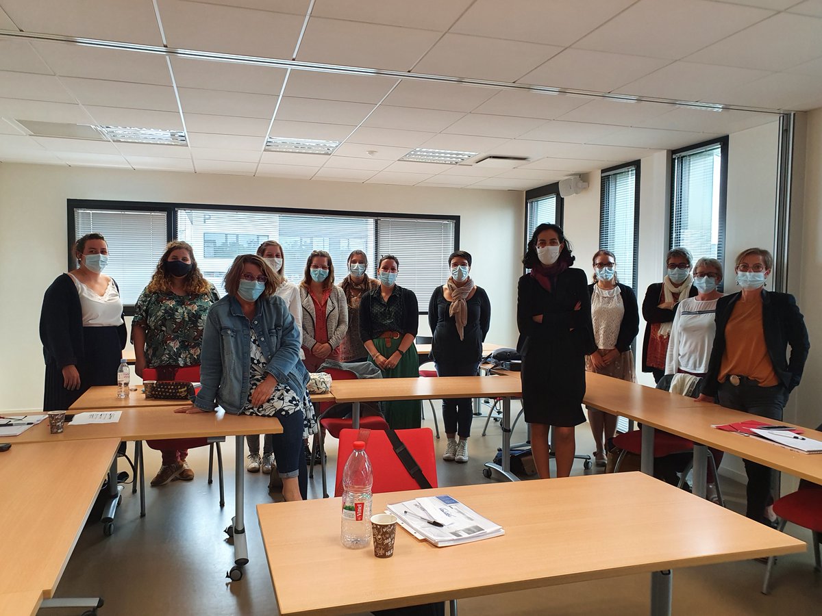 Prefet53's tweet photo. Rencontre entre les nouveaux animateurs France services et Noura Kihal-Flégeau, sous-préfète de Mayenne, lors de leur formation au centre de gestion de la #Mayenne
▶️4 France services labellisées en Mayenne en juillet 2021
#FranceServices Proche de vous, proche de chez vous https://t.co/vOSv90JDHg