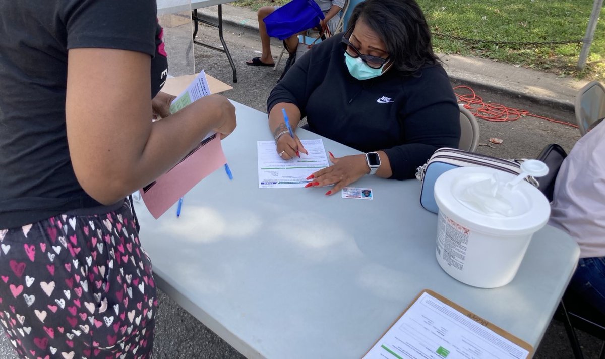 chicagocitykey's tweet photo. Last week, we had the chance to partake in @chicagosmayor "On the Block Initiative" and print out CityKey IDs to residents! It's always a good time when we're out and about helping folks unlock all of Chicago's greatest potential. #KeyedIn #UnlockChicago https://t.co/eo6JWAa0cO