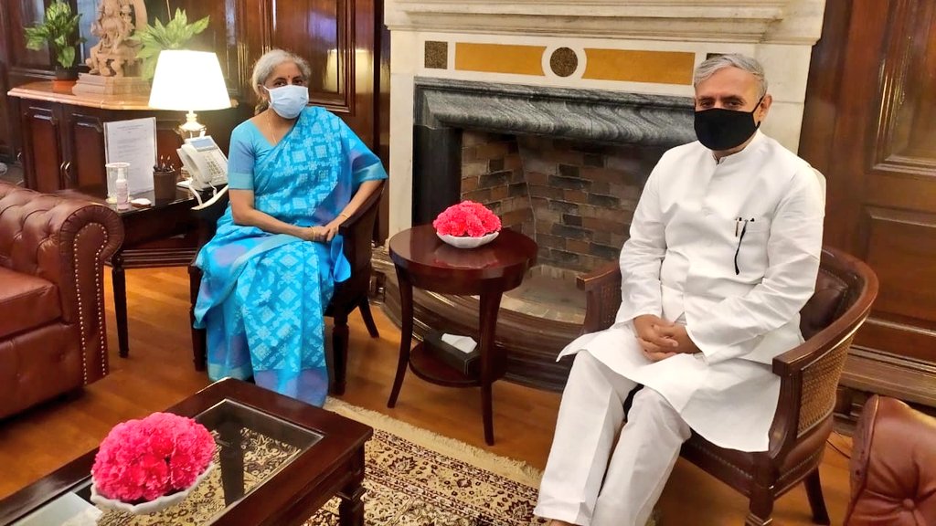 कॉर्पोरेट मामलों के मंत्रालय के राज्य मंत्री के रूप में कार्यभार लेने के अंतर्गत केंद्रीय वित्त मंत्री श्रीमती निर्मला सीतारमण जी से भेंट की एवं मंत्रालय सम्बंधित विभिन्न विषयों पर चर्चा की।
