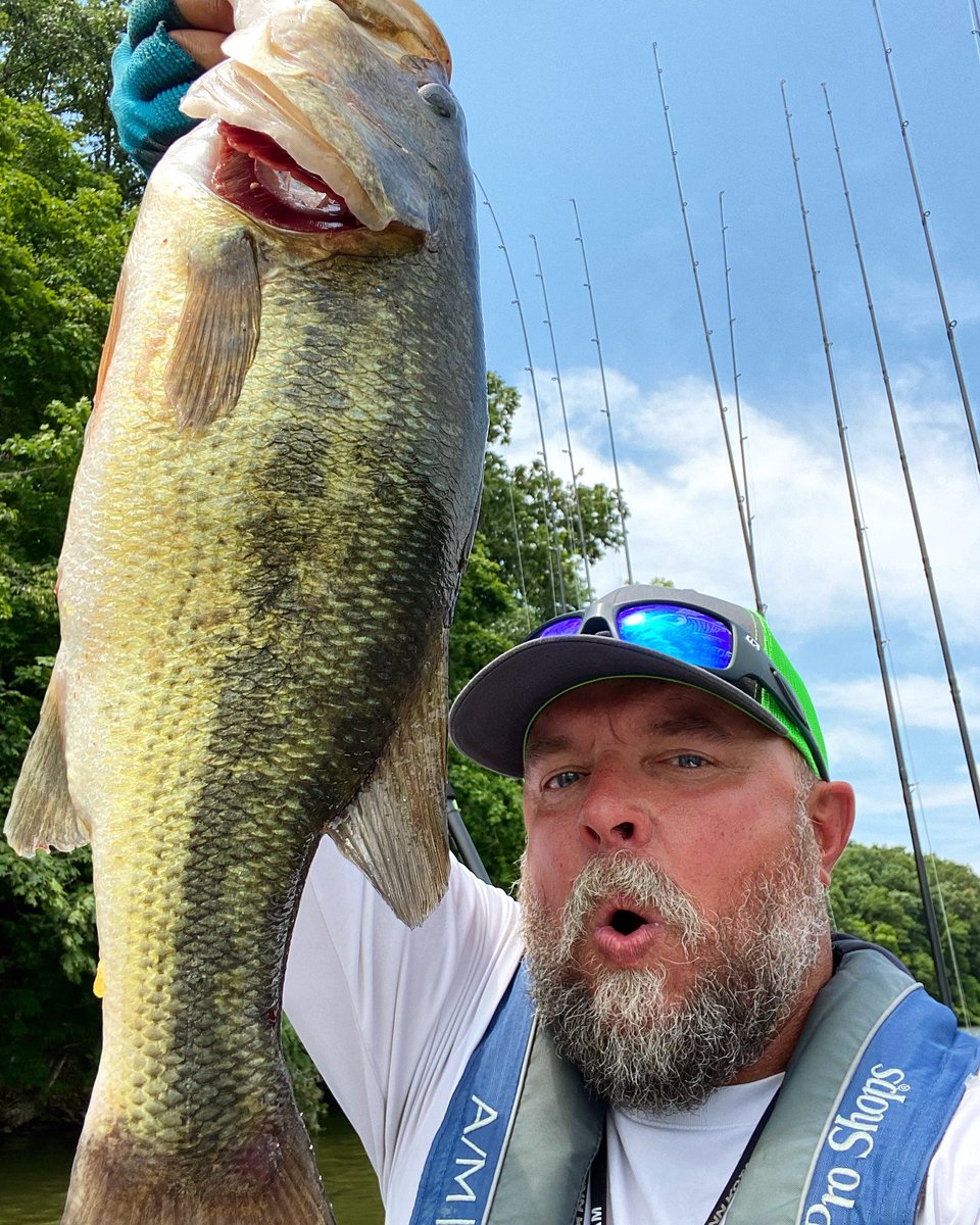 iamthelordlucas's tweet photo. Big Worms = Big Fish! #kayakbassfishing #kbfmob #bassfishing @KayakBassFish @amphibiaeyegear https://t.co/6EZUJXbWHH