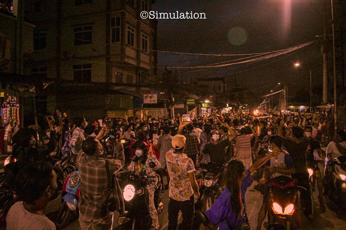 khine1914's tweet photo. Mandalay City: Various protest rallies joined forces &amp; returned to main road at night, claiming we shall stay vigilant in fight against covid &amp; keep fighting against Fascist Military Junta.  #SACWantsCovidUncontrollable #July12Coup #WhatsHappeningInMyanmar https://t.co/SKNIQz7hWq