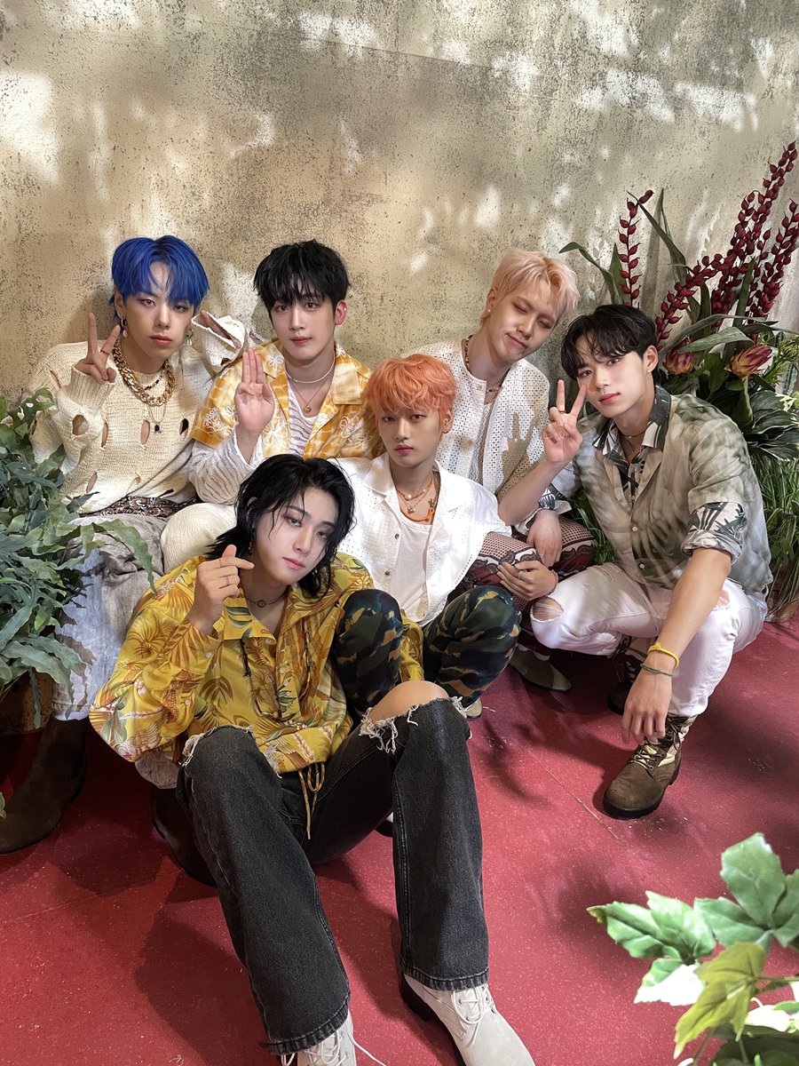 [🗂] 월요일을 열심히 보낸 루아이🤍 
내일도 화이팅하세요🙌

#위아이 #WEi