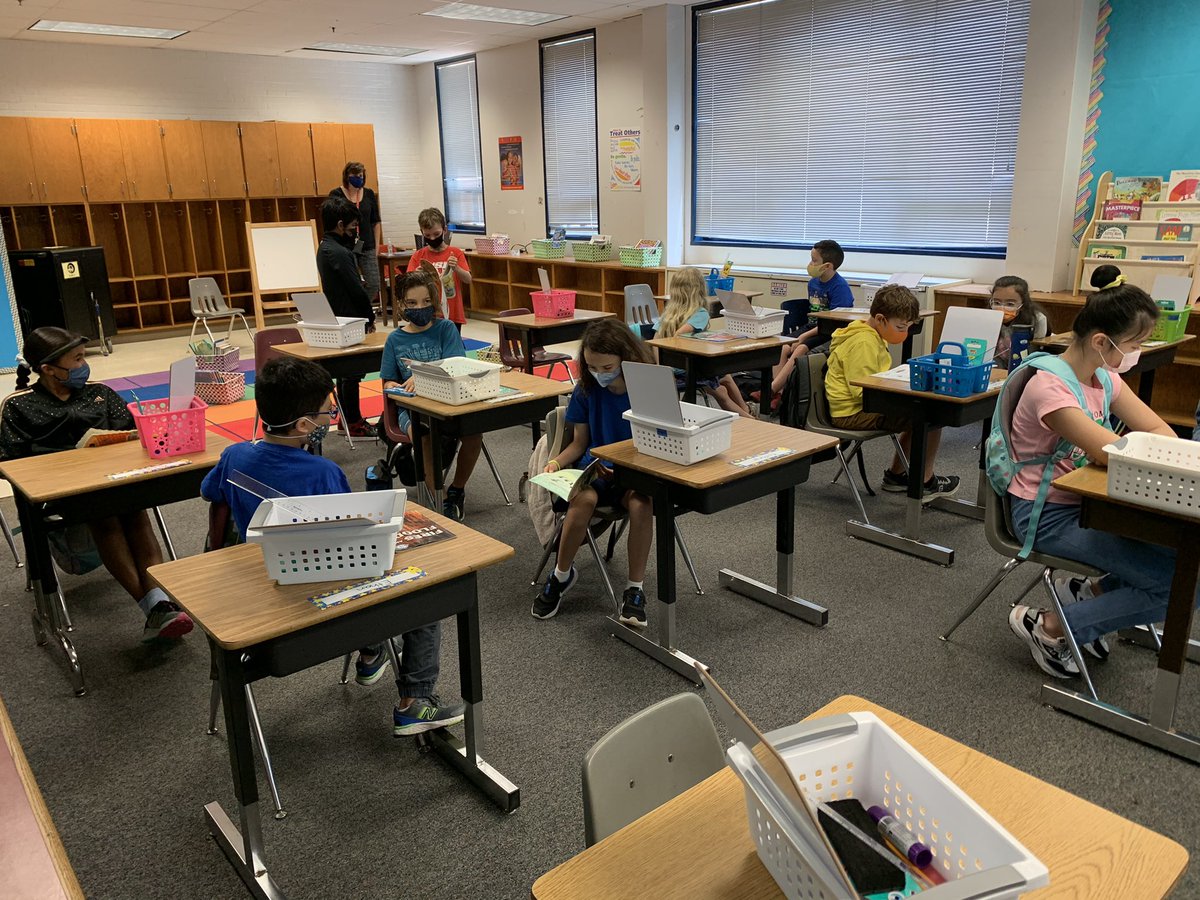 sbprindle's tweet photo. Day One of Summer SOAR! @WakefieldForest @MsDoshisClass @rumohrwfes @YamanWFES @WFES_Reynolds https://t.co/969RxdsbA2