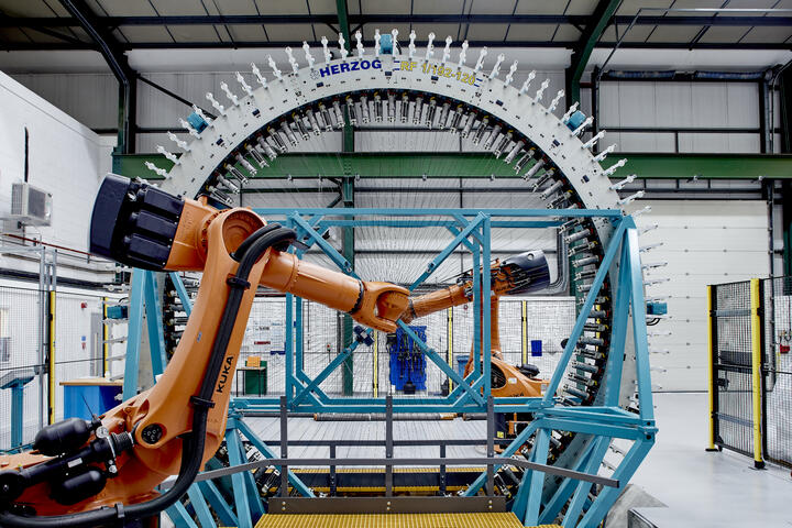TheAMRC's tweet photo. 'This project has delivered innovations in #propulsion performance &amp; cost through design &amp; #productivity which has helped to transform R&amp;D for #propellers.' 

📰 | @TheAMRC &amp; partners have come together to push boundries for Digital Propulsion #DigiProp ⬇️
https://t.co/ArCpFFzADA https://t.co/GkzrFFJLsj