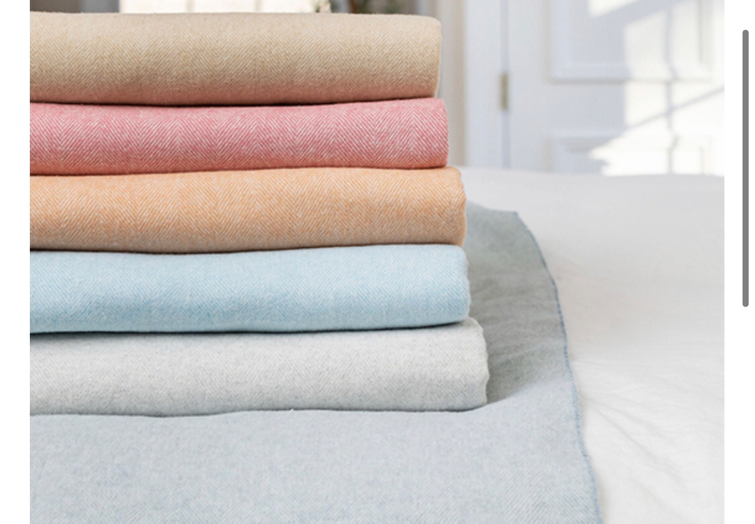 Cozy Italian herringbone throws for a rainy rainy day ☔️ 🫖 🛋