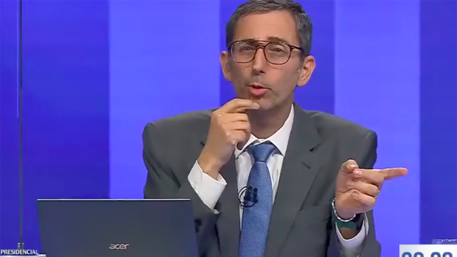 Cooperativa's tweet photo. Micrófono abierto: La desesperada inquietud de Matías del Río por preguntar por Cuba en debate #CooperativaEnCasa https://t.co/5klj9GXiYb https://t.co/zgVAUNQ4Kr