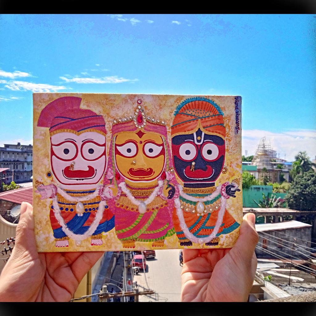 Sukanyadutta85's tweet photo. Jai Jagannath ❤🙏
#loveart #art #artwork #krishna #subhadradevi #baladev #artdesign #acrylicpainting #gift #order #instaart https://t.co/fvFCD8OlU3