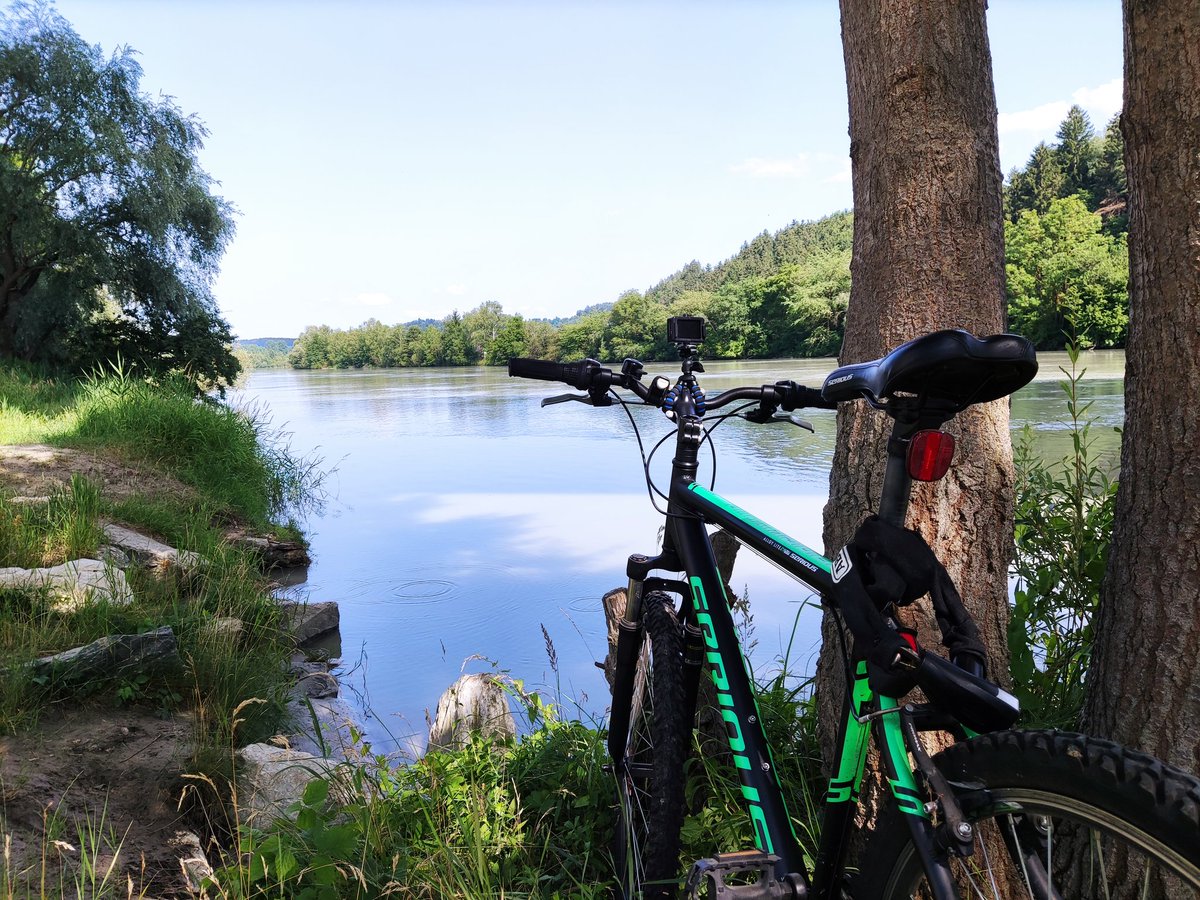 SpaceGoatOne's tweet photo. Fantastisch!!
Vor dem Stream heute noch ne Runde mit dem Fahrrad gedreht ;)
Cam ist mit dabei, wir checken das Video nacher im Stream.
#twitch #outdoor #wtfichmachesport #bike #SpaceGoatOne https://t.co/x0VWYJjaP6