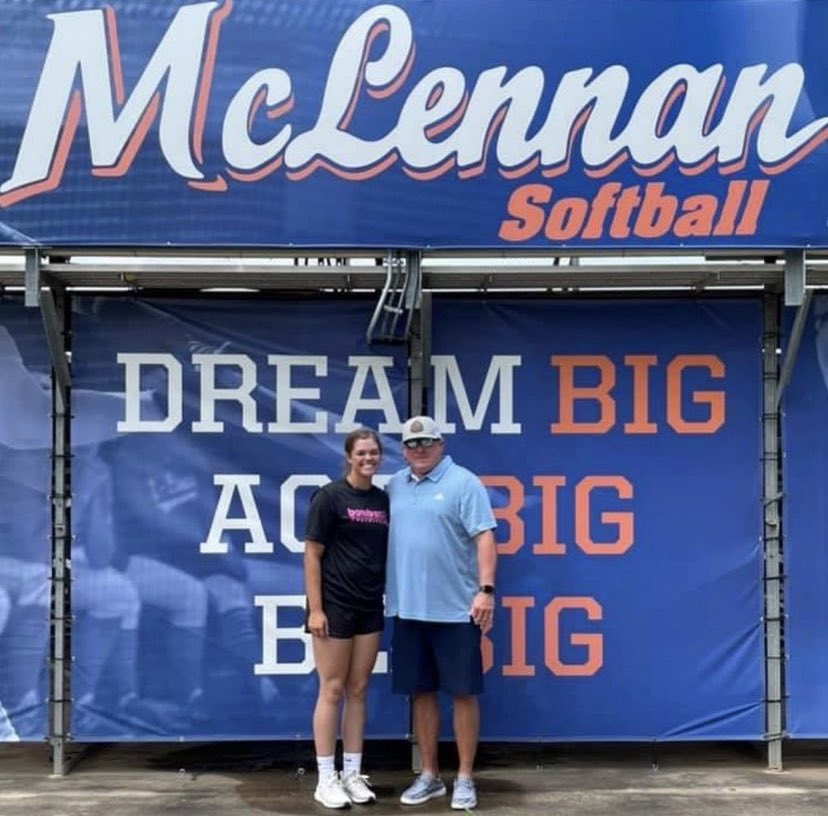 Congrats to Program 17 athlete Kat Zarate on committing to McLennan today! 🔥 #Program17  <a href="/KatarinaZarate1/">Katarina Zarate</a> #PersonOverPlayer #CollegeBound