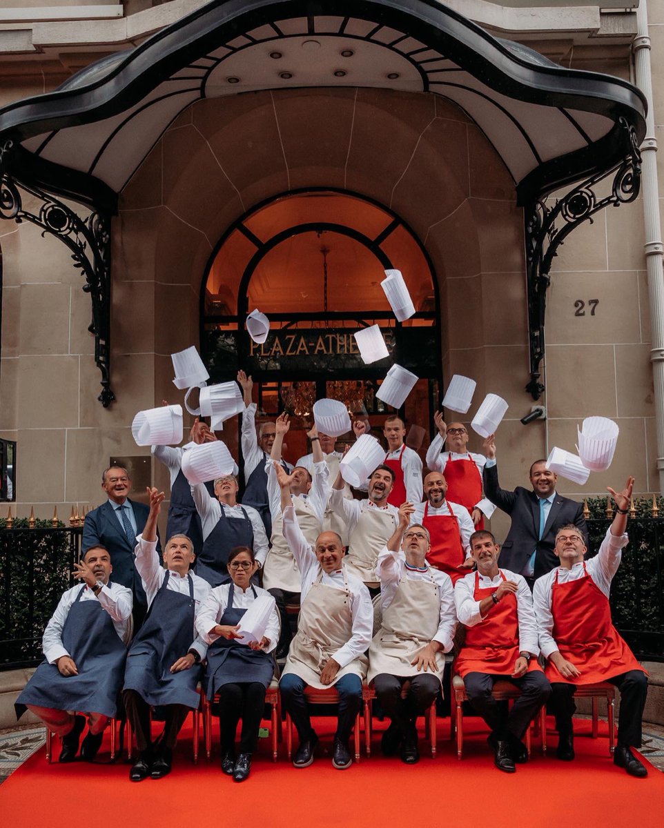 Time to roll out the red carpet to the chefs of chefs! Let’s welcome chefs from sovereigns and presidents of around the world to France, the cradle of haute gastronomy. A special stay that will lead the toques of the official palaces along the glorious paths of French gastronomy.