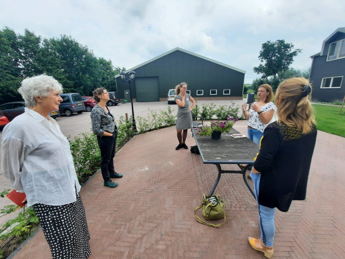 Last but not least stellen we jullie graag voor aan team mix it up! Initiatiefnemers vanuit vijf verschillende organisaties doen mee. Van het beter integreren van formele en informele zorg tot kruisbestuiving van de ouderenzorg met de gehandicaptenzorg. levenlangleven.nu/nieuws/de-vera…