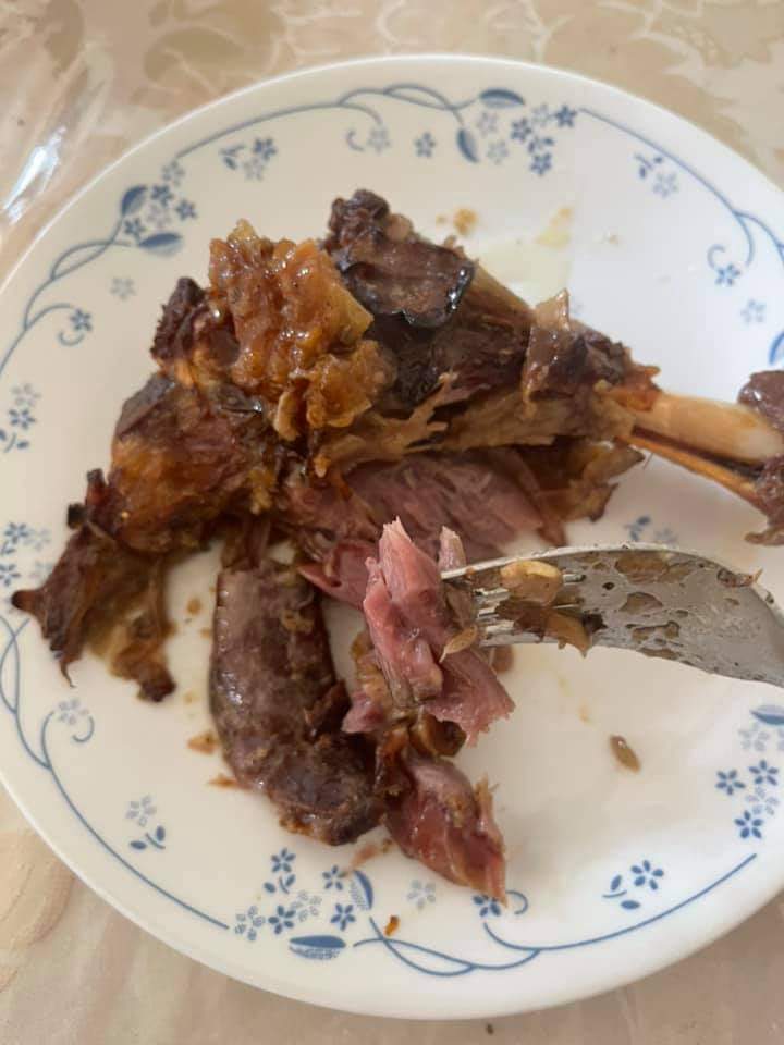 AncientSpirit_'s tweet photo. Oven roasted Lamb Shanks with roasted tomatoes & onions. It turned out super yumilicious 😋
#ChefForADay #LambShanks https://t.co/1TfduBZWcA