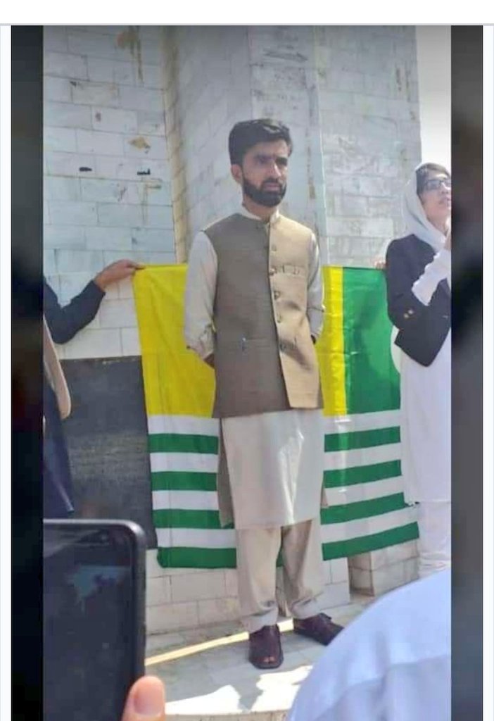 Amad_Ashfaq_'s tweet photo. پھر یوں ہوا کہ ہم جبر کہ بازار میں بولے
@BintEKashmir6 https://t.co/7XRZdtS4i7