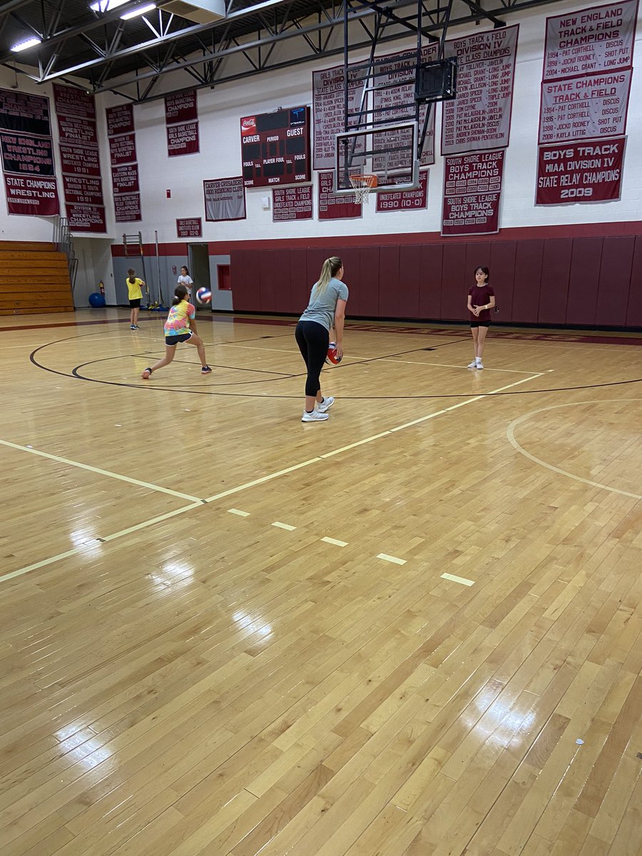 CMHS_VB's tweet photo. Youth camp is underway! Started the morning with some Starburst and icebreakers, then shuttle drills, followed by basics of bumping! https://t.co/5heRhUc9El