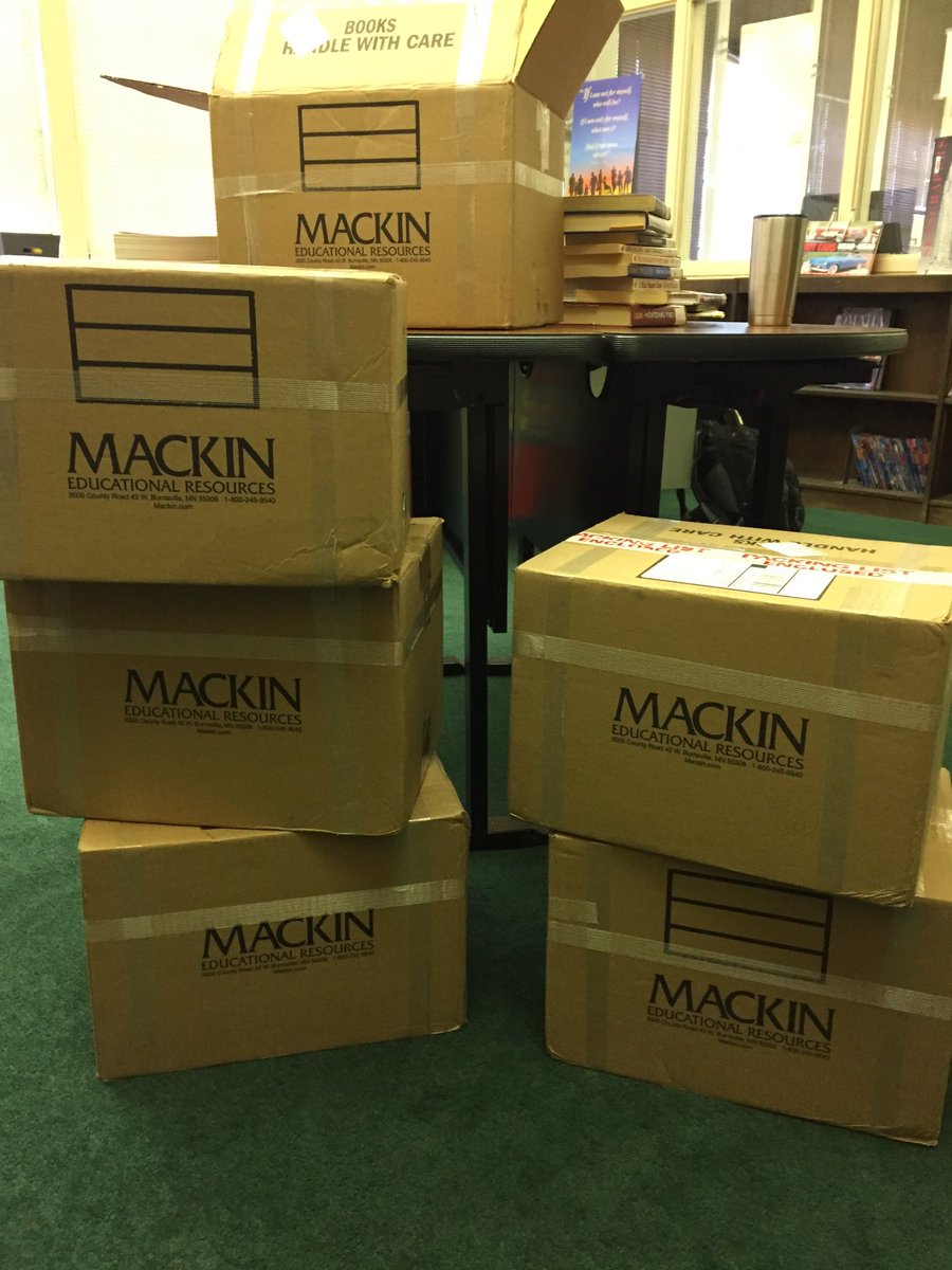 Happy day! I love opening a n ⁦<a href="/MackinLearning/">MackinLearning</a>⁩ box!  Shelf ready, easy peasy. Thanks to <a href="/MackinLearning/">MackinLearning</a> for great suggestions for <a href="/OmaStreetSchool/">Omaha Street School</a>. <a href="/jenplucker/">Jen McCarty Plucker, Ed.D.</a> &amp; <a href="/MackinLearning/">MackinLearning</a> for setting the literacy stage for the upcoming year #letthemread