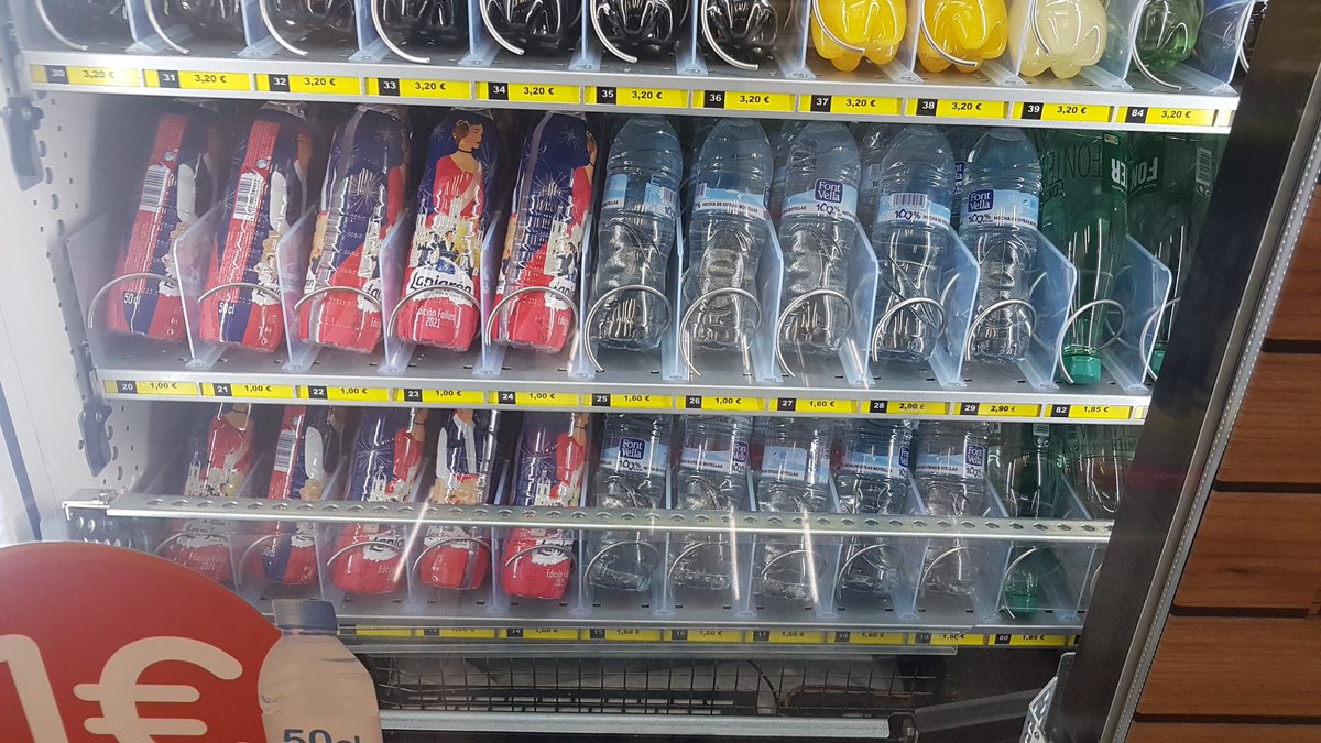 Sagas4's tweet photo. @aena haciendo negocio con el agua a "un euro"? Visto en el aeropuerto de Palma... https://t.co/U3kc5NEHVe