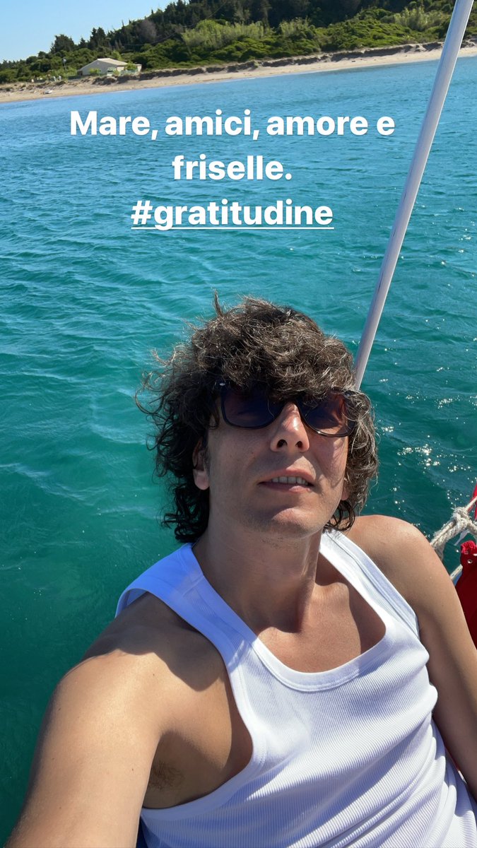 Mare, amici, amore e friselle. What else? 🌊 👨‍👨‍👧‍👧 ❤️ 🍅