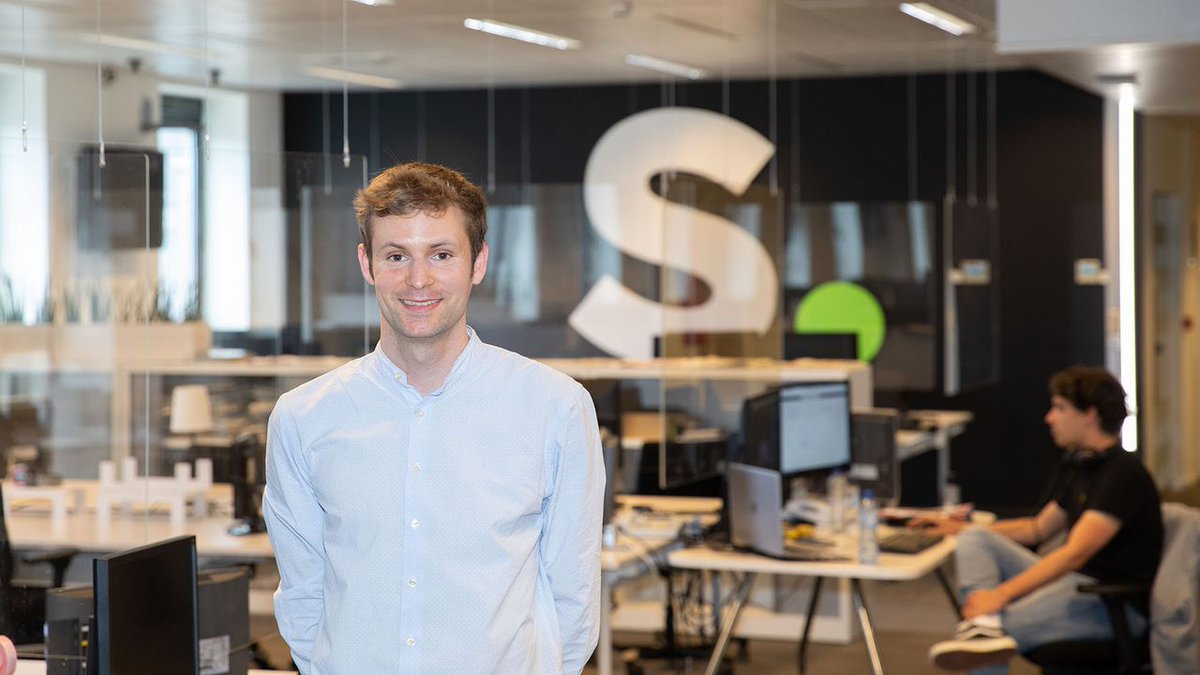 Ontsnapping, aanval, tijdsverschil of valpartij? Hannes Tahon (<a href="/HannesTahon/">Hannes Tahon</a>) is tijdens de Tour de cabine-assistent van <a href="/sporza/">sporza</a>-commentatoren Michel Wuyts en José De Cauwer (<a href="/josedecauwer/">José De Cauwer</a>). vrt.be/nl/over-de-vrt… #tourdefrance #tdf2021