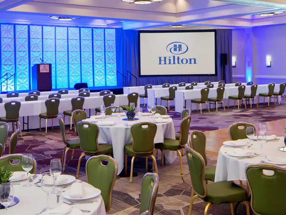 Plan your next big event at #HiltonOaklandAirport. We are ready to welcome you with elevated cleaning and safety measures in place. Enjoy a safe and memorable meeting experience backed by #HiltonHospitality. bit.ly/3d63PAK