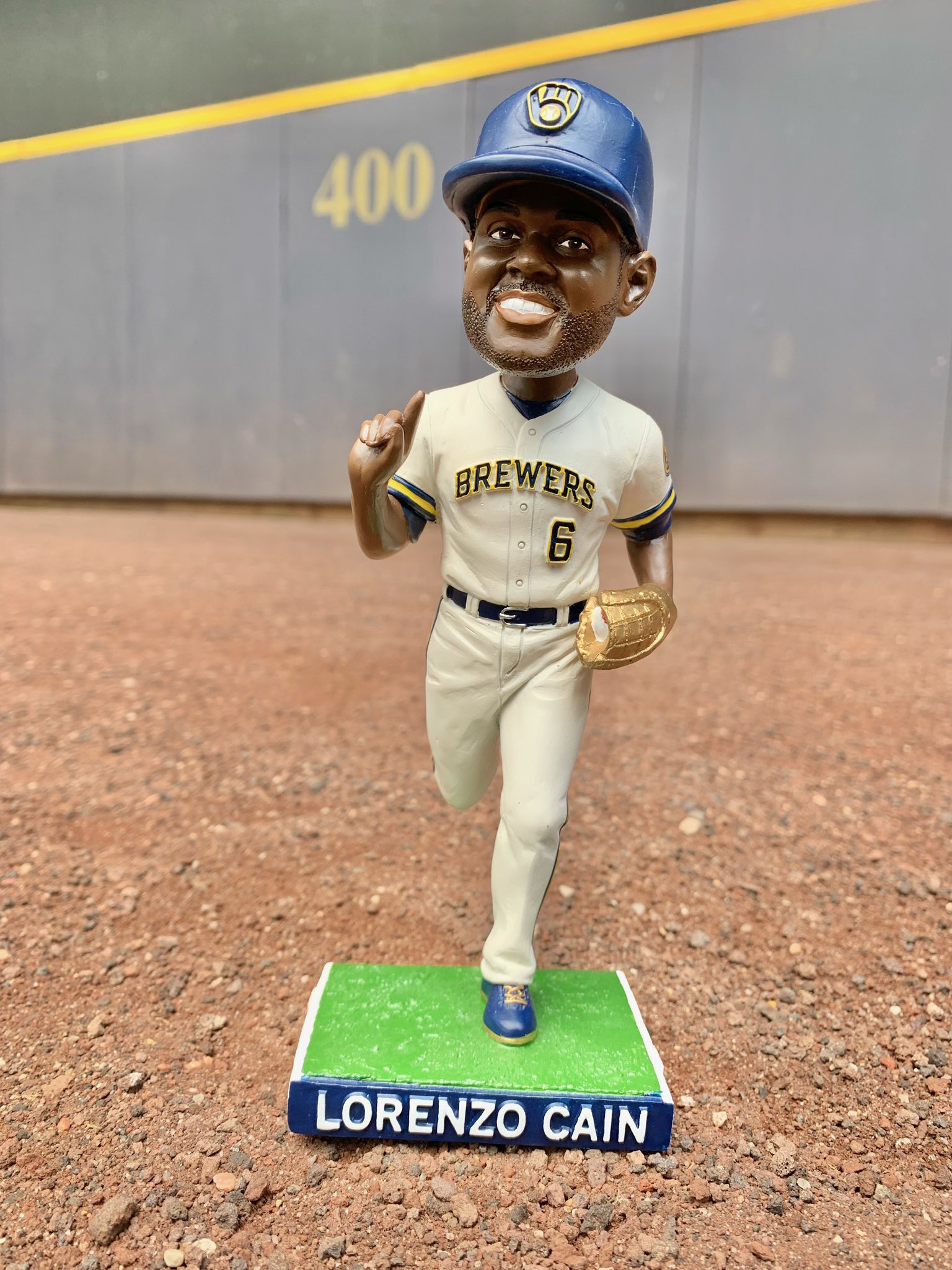 Milwaukee Brewers on X: Want a Lo Cain Gold Glove bobble? RT this post to  be entered for a chance to win! Be here when we give these away on 7/25 (1st