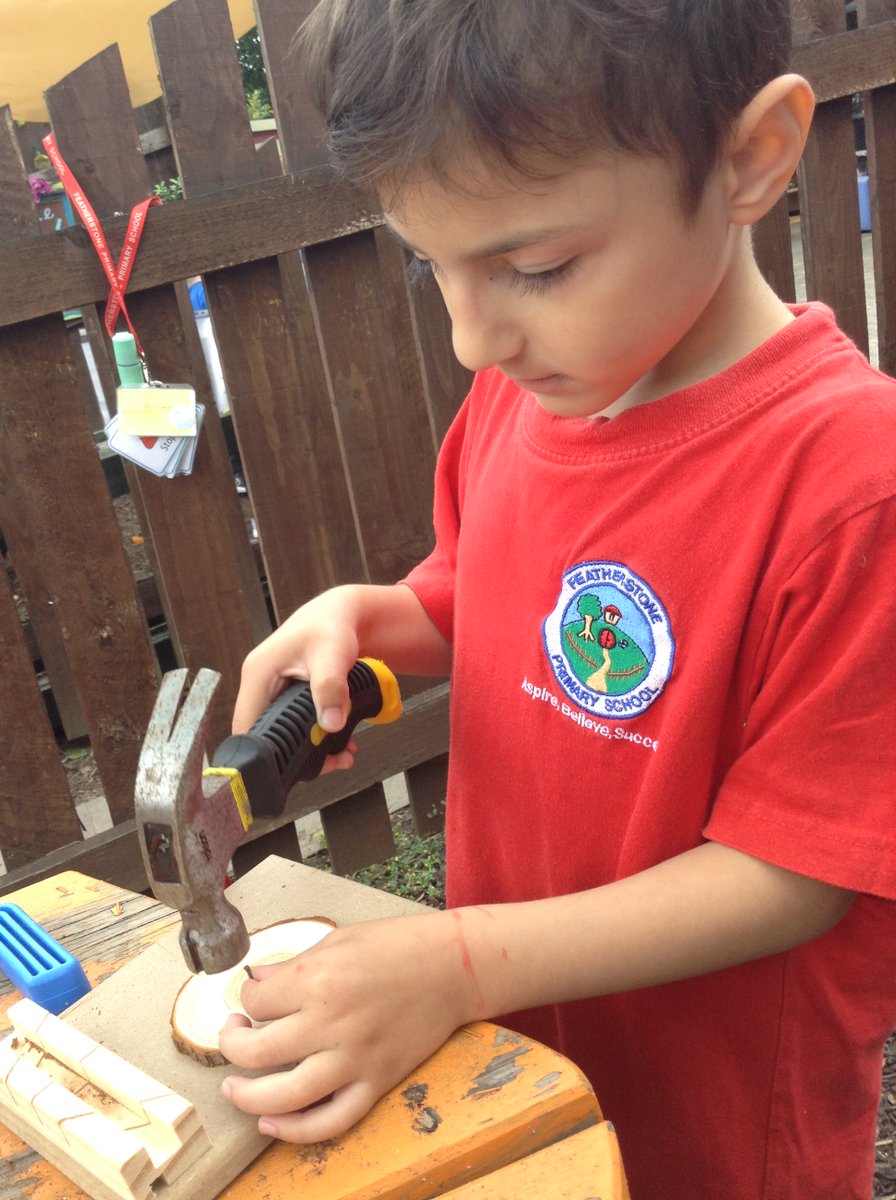 FeatherstoneEY1's tweet photo. This week in DT we are learning how to use tools safely! Miss Portman and Mr Gravell were so impressed with how safe the children were! Remember to never use tools without a grown up EYFS!
#minibuilders ๐ ๏ธ https://t.co/Kpfafob99I