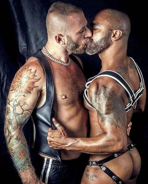 leather_mx tweet picture