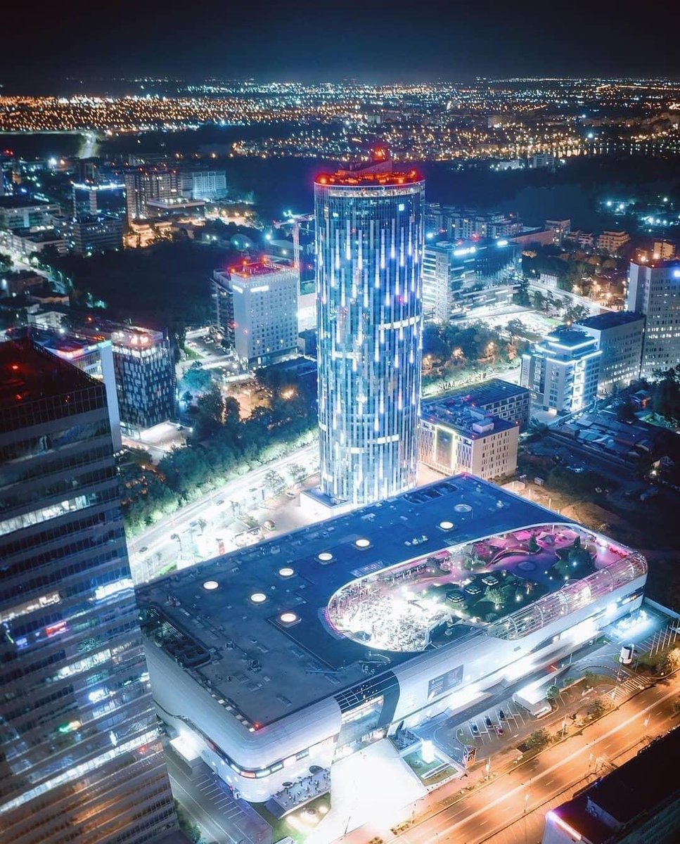 Travel_2Romania's tweet photo. Luminile orașului în zona de nord #Bucuresti
Cum arată zona de nord în 2021 ➡️
https://t.co/bkt00gxtY6
Foto: @toskalahti
#turistRO #buchareststreets #pipera
#DiscoverRomania https://t.co/iYpjx4s5vK