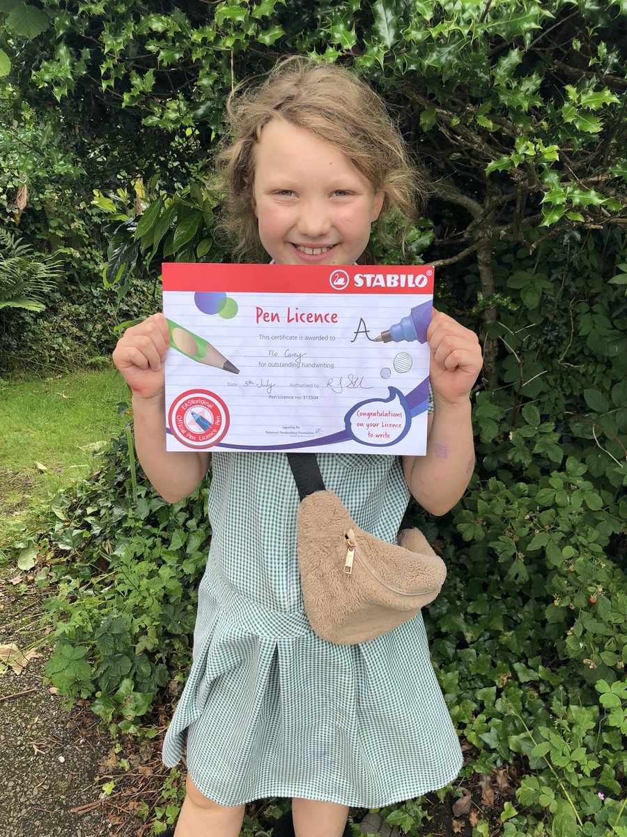 type1dmum's tweet photo. Flo has her pen licence how cool is that! Being 9 rocks #type1diabetes #werenotwaiting https://t.co/bYBCYX0Ohx