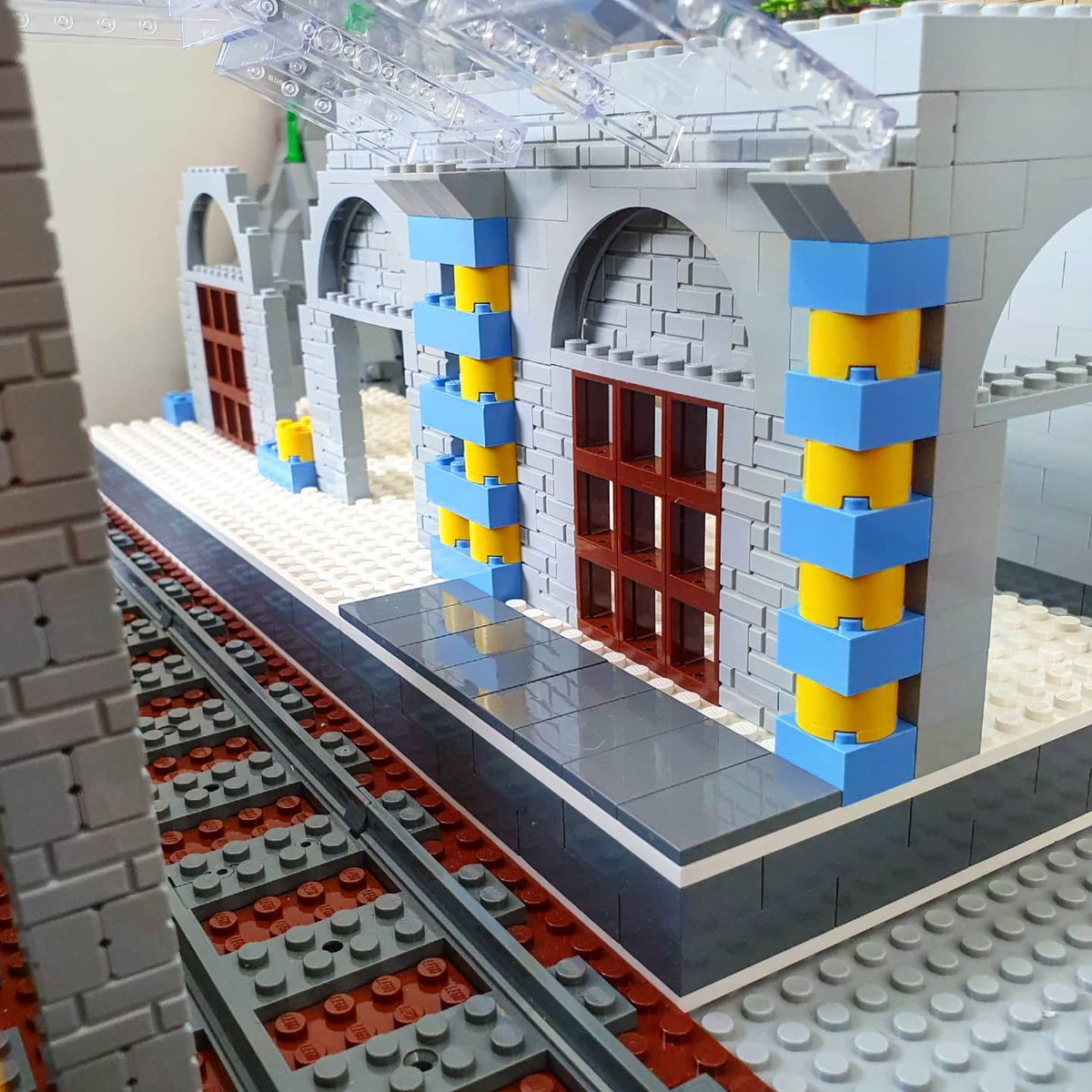 CreativeBrickB's tweet photo. LEGO moc railway station in progress. YouTube video &amp; more coming soon!

#lego #moc #legocity #legomoc #legocitymoc #legobuilding #legolayout #legodiorama #legobrick #legobricks #legoset #legocreator #legodesign https://t.co/lV9EB8Q9oH
