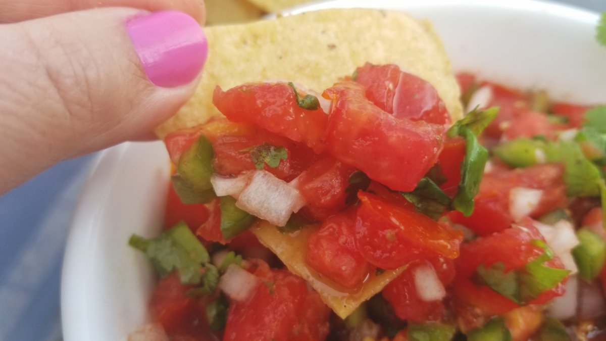 I love using my garden tomatoes in this easy, fresh salsa. You can taste the freshness!

Grab the recipe at conta.cc/2T4Nx3B

#tomatosalsa #gardensalsa #freshsalsa #salsa #gardening #cswdumplings #freshveggies #fresh #summereats #coldappetizers #summersnacks