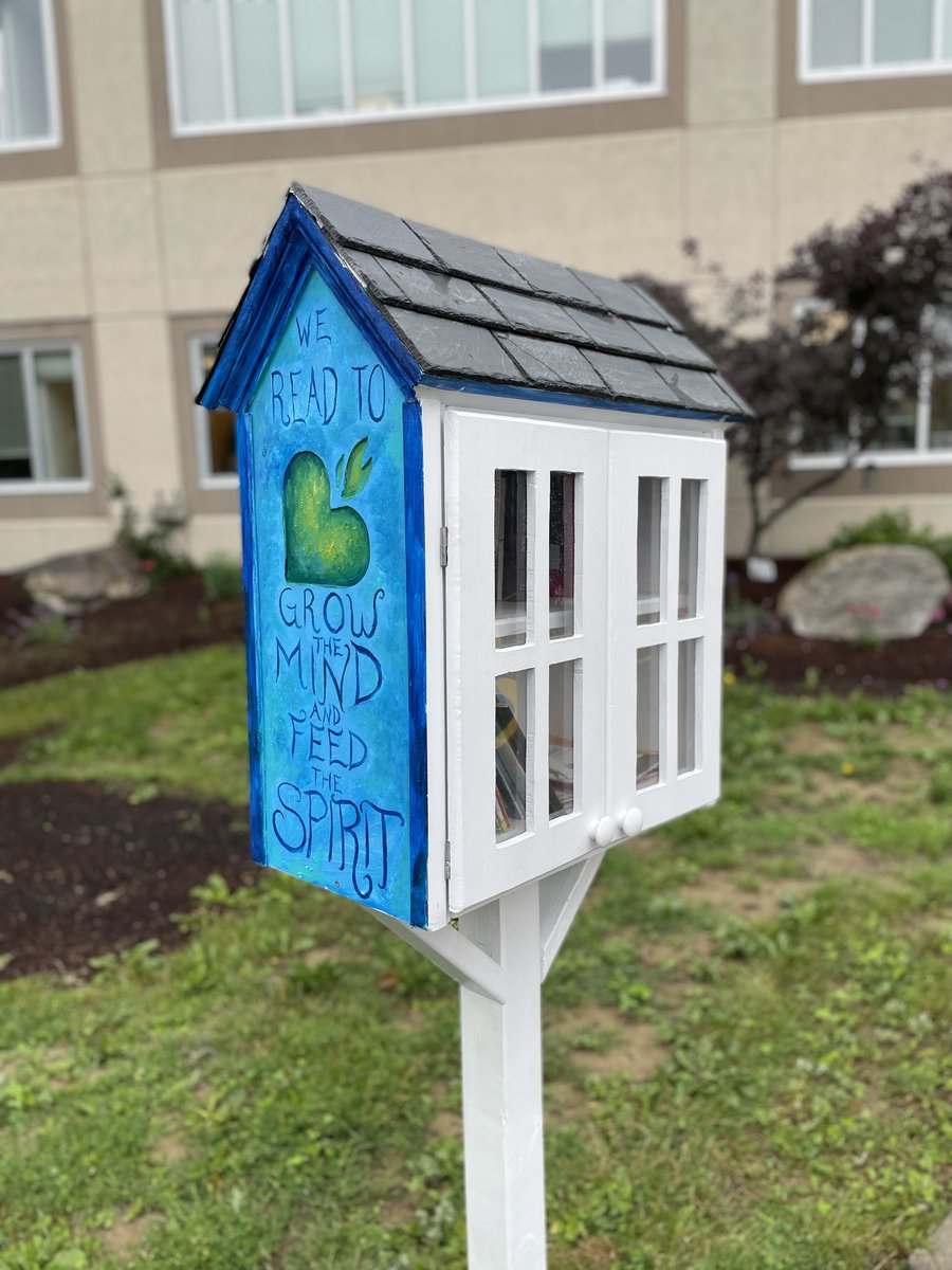 We're excited to introduce you to our new Free Little Library! This community library, located outside the hospital's Main Entrance, was dreamed up as a way to share our love of reading and to pass books to the next reader to enjoy. 📚