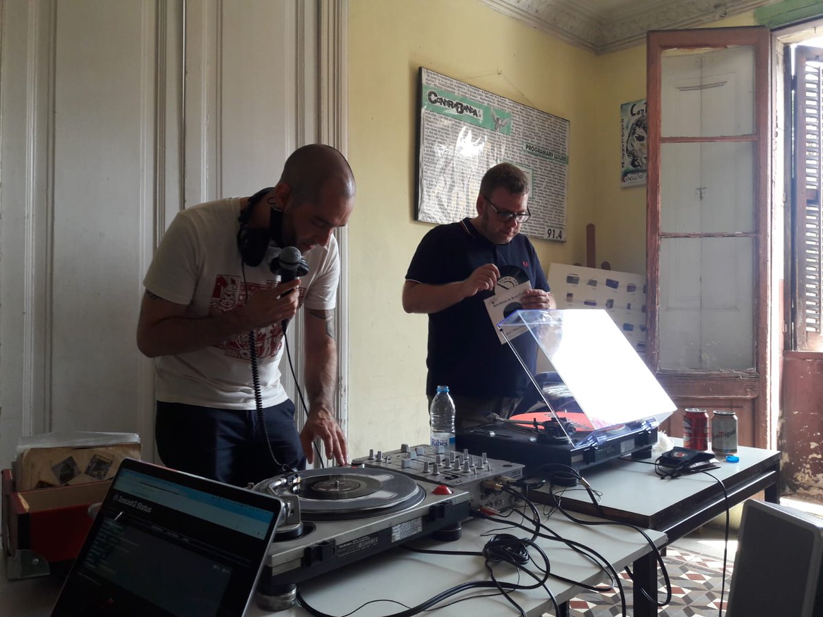 📻Ja podeu escoltar el darrer <a href="/SkarlataOjara/">Skarlata Ojara</a> de la temporada, amb una doble sessió a quatre mans de @TxDancingAnimal i <a href="/LluisBienes/">Lluís Nutty 🇯🇲✊🏿</a> 💿
skarlataojara.contrabanda.org/2021/07/12/586…
#VermutReggae #RadiosLibres #Reggae #Soul