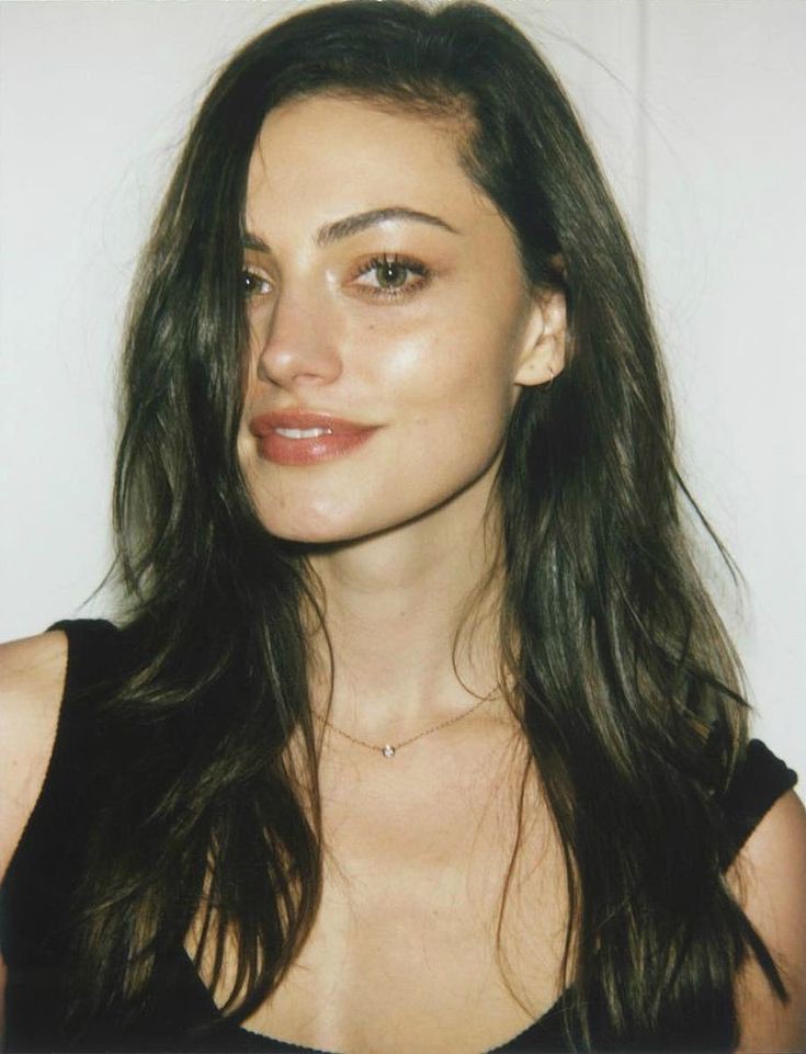 Happy birthday to Phoebe Tonkin, our amazing Hayley. Have the best of birthdays 