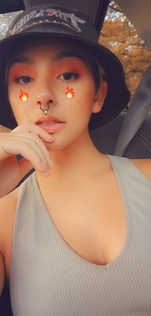 555Pizzalady's tweet photo. It's lit 🔥 https://t.co/QrYLbnj1zb