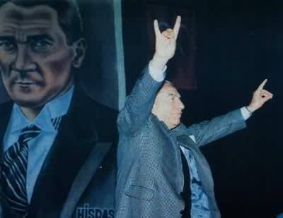 "Her kim ki Türk’e, Atatürk’e düşmandır, biliniz ki onlar Malazgirt’te İstanbul’un fethinde, Çanakkale’de, İstiklal harbinde mağlup ettiklerimizin Anadolu’da kalmış tohumlarıdır."

|Alparslan Türkeş 
#AtatürküSevmiyorum