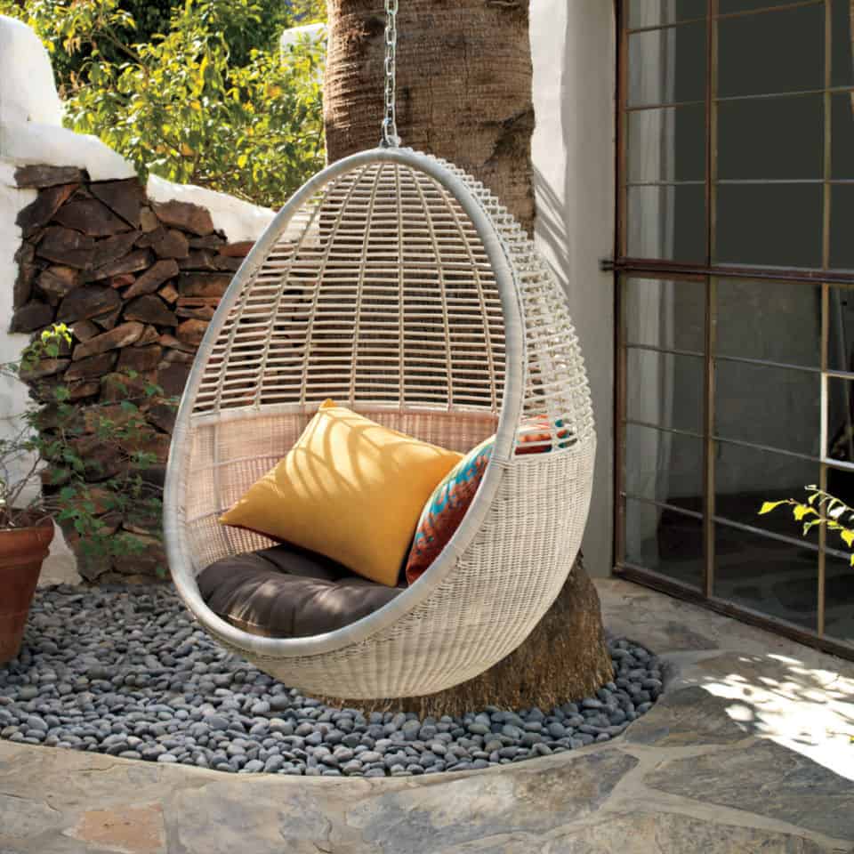 DESIGNER JILLIAN STRAKY SHARES SOME OF HER FAVORITE OUTDOOR FINDS.

AS WE SPEND SO MUCH TIME HANGING AROUND THE HOUSE, why not try a hanging chair to mix up your outdoor seating! The Pod hanging chairhas a natural relaxed look that will bring an

canadianhometrends.com/explore-decor-…