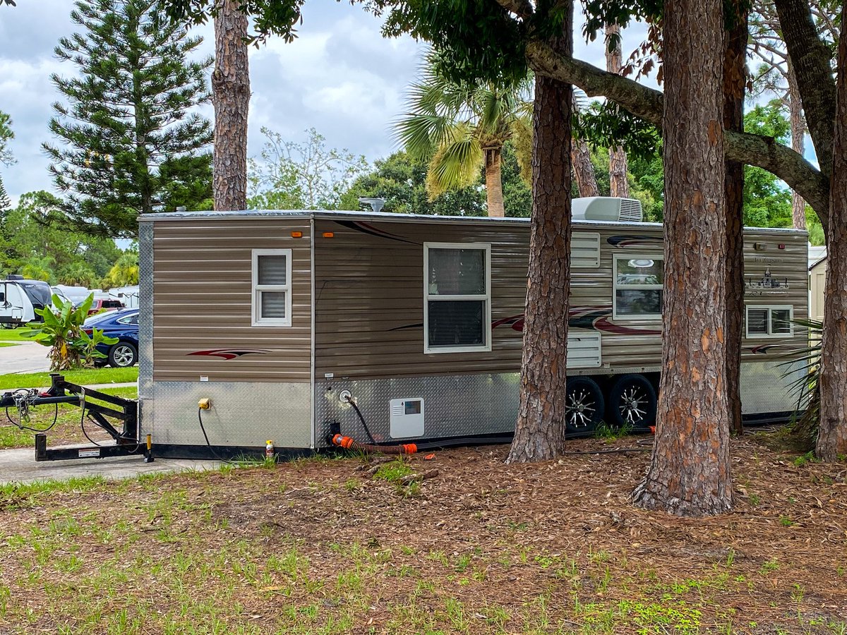 adventuredetour's tweet photo. This is the first time I have seen an Ice House π£ in an RV park. It sits on the ground so the holes in the floor line up with the holes cut in the ice. Pretty cool! #rvtravel #travelblogger #rv #rvliving #rvlifestyle #fulltimerv #fulltimervers #rvcamping #rvtrip #rvcampinglife https://t.co/SGXrkcPbJz