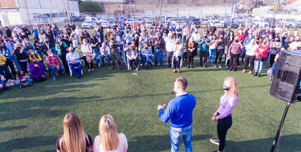 GVinuales's tweet photo. Miles de vecinos de todos los barrios decidimos conformar un partido local en Lomas de Zamora, el primero en 20 años. Unidos por Lomas es una realidad y algunos de nosotros nos reunimos en Centenario para celebrar, terminar de conocernos y programar el trabajo de ahora en más. https://t.co/djc2sGbUEK