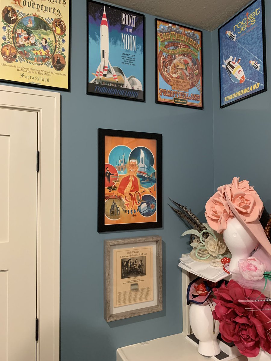 In love with my new <a href="/haydenevansart/">Hayden Evans Art 🏰✨</a> piece in my work room! Gurrific!
