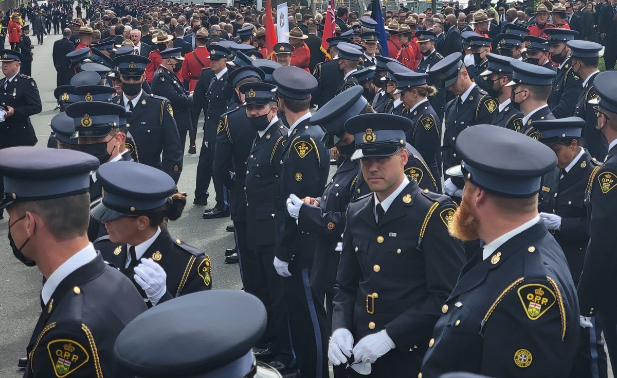 Thousands of officers and first responders from across Canada came  together to show their support to the family of #JeffreyNorthrup and the entire @TorontoPolice family #HeroesInLife