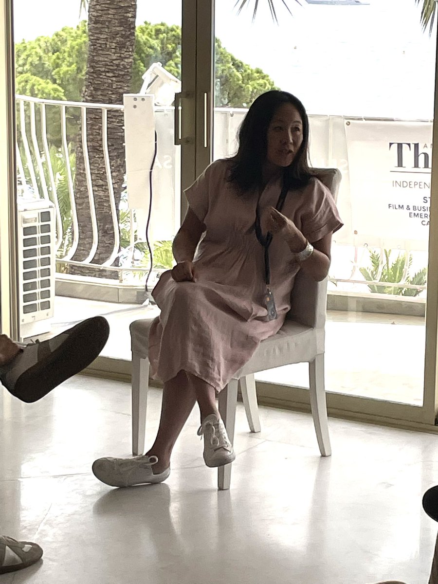 DarrienGipson's tweet photo. The imitable @helenacious2 giving an amazing industry talk to the students of @AmPav. She is so full of wisdom and insight. https://t.co/8REvLtFBZp