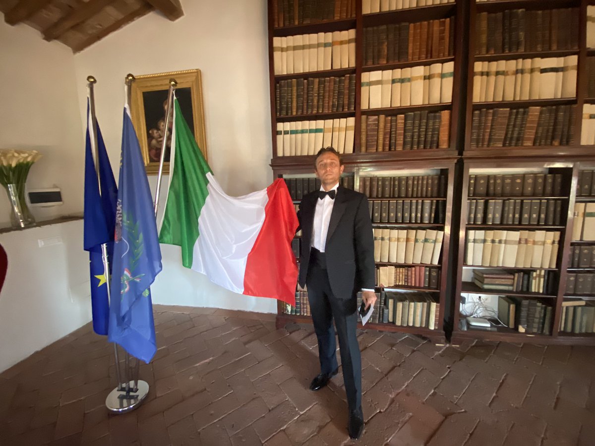 Flashmob_Dj's tweet photo. Well done Azzurri and fair play to the England team! May humbleness, desire and equality always win upon arrogance, dishonesty and racism.

Let’s get Closer - LINKTREE 

#itscomingtorome #italiacampionedeuropa #blacklivesmatter #flashmobdj https://t.co/CR5paHZu6k