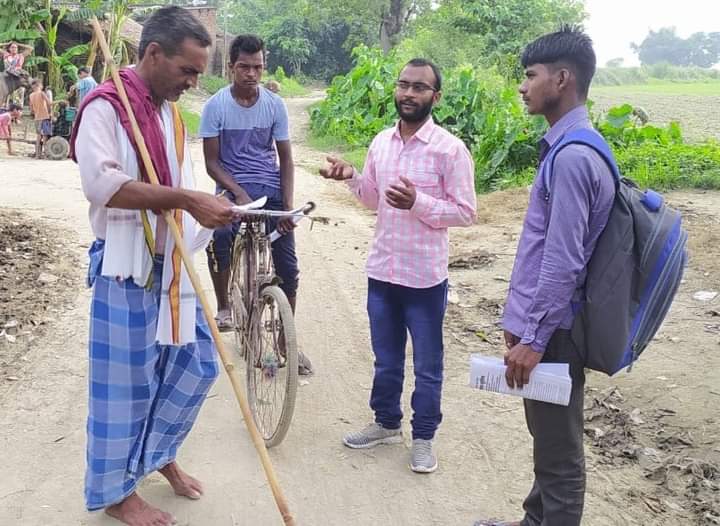 Jan_Swasthya's tweet photo. 'जन स्वास्थ्य अधिकार अभियान' के तहत नौजवान भारत सभा- अम्बेडकरनगर (उत्तर प्रदेश) इकाई की ओर से बीते कल मांझा कम्हरिया गाँव के विभिन्न पुरवों में अभियान चलाया गया।
#NationalizeHealthCare
#NationalizePrivateHospitals
#BuildOxygenPlants
#NationalizePathLabs https://t.co/G63gAxTgg7