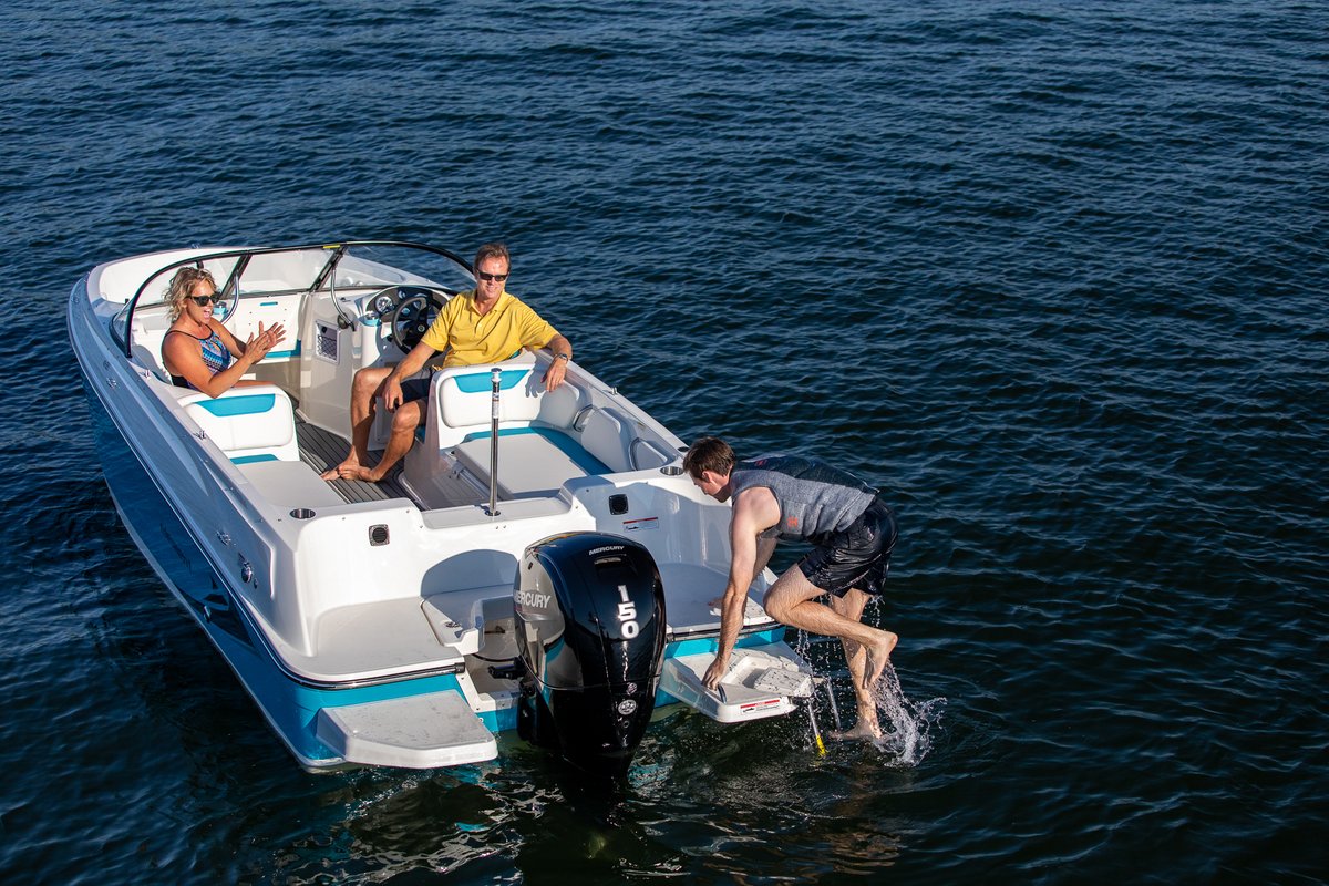 baylinerboats's tweet photo. We love water sports! The #E21 makes it easy to get in and out of the water and offers plenty of power for waterskiing.
#Baylinerboats #waterskiing #watersports #Elementseries #summertime https://t.co/dSAWwTRupY