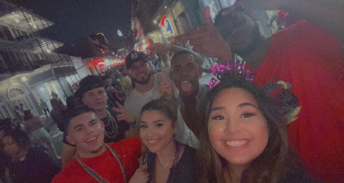 moniicaa__r's tweet photo. happy 21st to me ✨ https://t.co/uc5o1EmXTW
