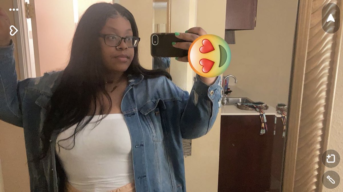 aannaitan's tweet photo. #WhosWhoAtTheLU 
im Nat 💟
-senior, english major (BJ/business minor) from wichita, ks
-2nd VP for NAACP
-role•MODELZ coordinator (NAACP mentorship program)
-athletic dept photographer

i’ve had my foot in a lot of orgs so i know a lil bit bout everything!welcome to the LU #LU25 https://t.co/htxWyqCOZW