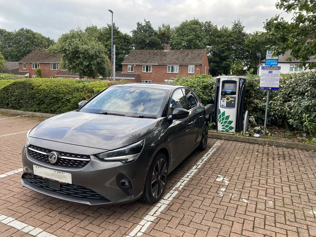 eparkblog's tweet image. After a couple of nights in the Peak District, we’re now heading up to Edinburgh! I’ve also managed to pick up a companion for the Scottish segment. I also seem to like stopping at BP Pulse chargers! #thebigelectricdrive #epark #ElectricVehicle