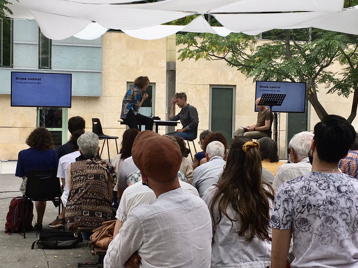 CultureSci's tweet image. Première de #DroneControl @Univ_Lorraine @Inria_Nancy dans les jardins @UnivAvignon avec @AntoineDelefor1 @lessensdesmots suivie d’un échange avec le public