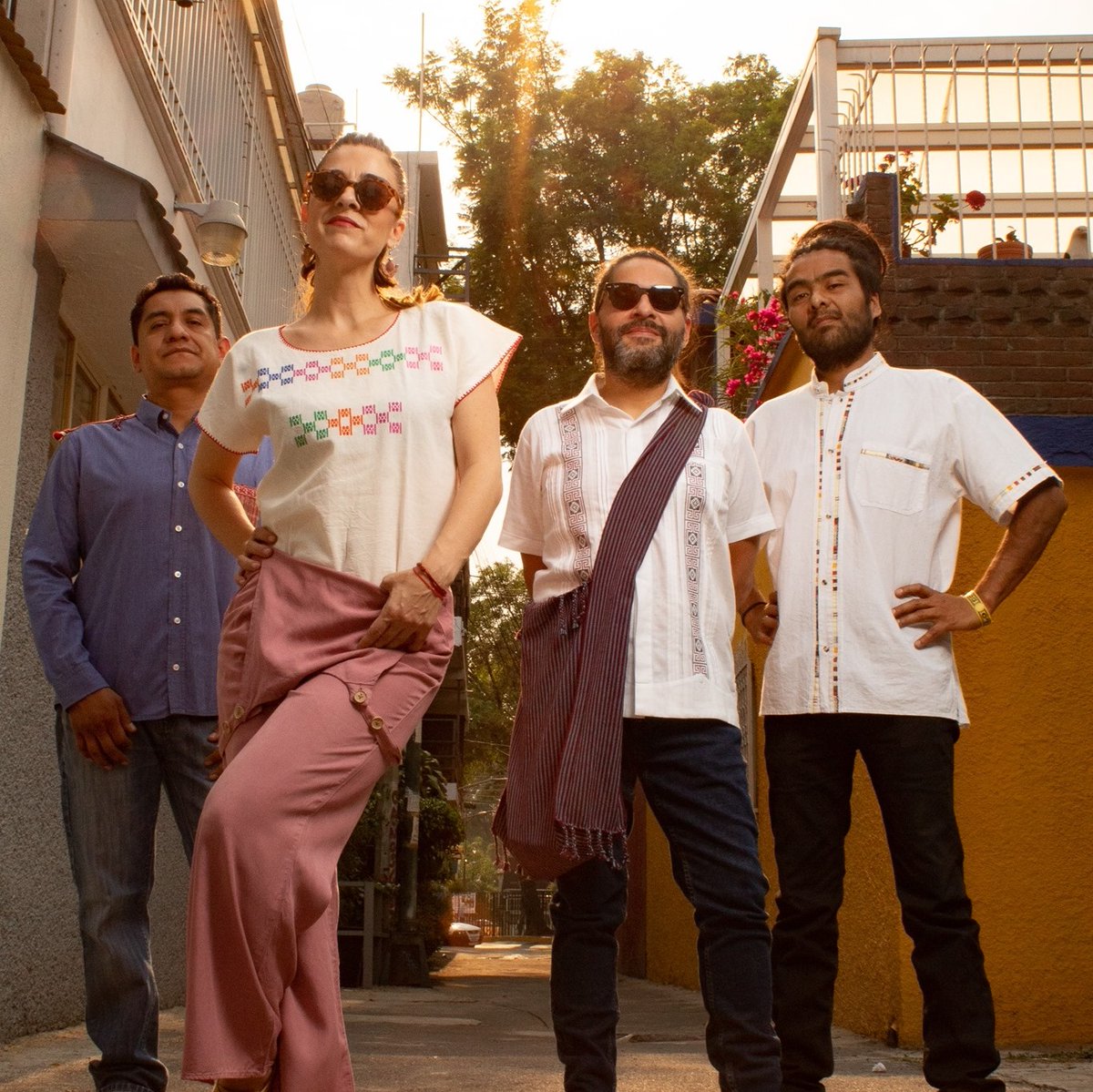 Alista oídos para una pesca de #MúsicaEmergente en #Tracker909 

Conoce las propuestas de <a href="/TigreUlli/">Tigre Ulli</a> <a href="/Pinacate6/">pinacate</a> <a href="/CometaSucre/">Cometa Sucre</a> <a href="/HomeroIII/">Francisco Homero Aguirre</a> <a href="/FlashSeasons/">𝗙𝗹𝗮𝘀𝗵 𝗦𝗲𝗮𝘀𝗼𝗻𝘀</a> <a href="/Ciudad_Ficcion/">Ciudad Ficción</a> además de entrevista con #Espanglish 

Al timón <a href="/danylagarza/">Dany La Garza</a> y <a href="/mariipeanuts/">Peanuts</a> en ibero909.fm