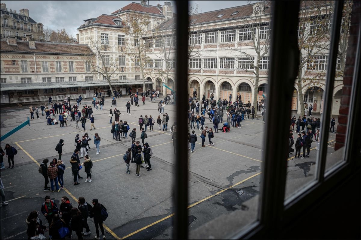 France3Paris's tweet photo. https://t.co/ZVfMjnokFr La réforme d'#Affelnet, le logiciel d'affectation en classe de seconde passe mal auprès de certains élèves et parents, déçus de ne pas pouvoir accéder au lycée de leur choix. https://t.co/l8IZTfHO5Y